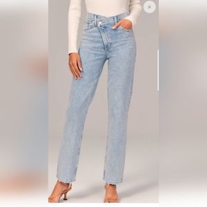 Abercrombie and Fitch Ultra High Rise 90s Straight Jean